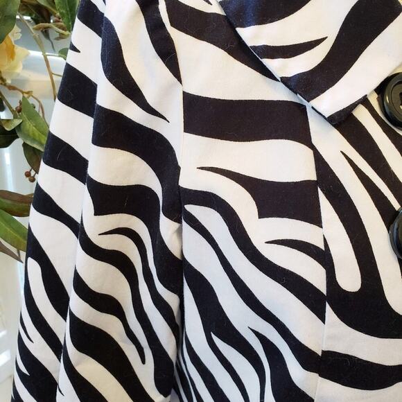 SANDRO SPORTSWEAR ZEBRA CAPE JACKET MED - Picture 3 of 5